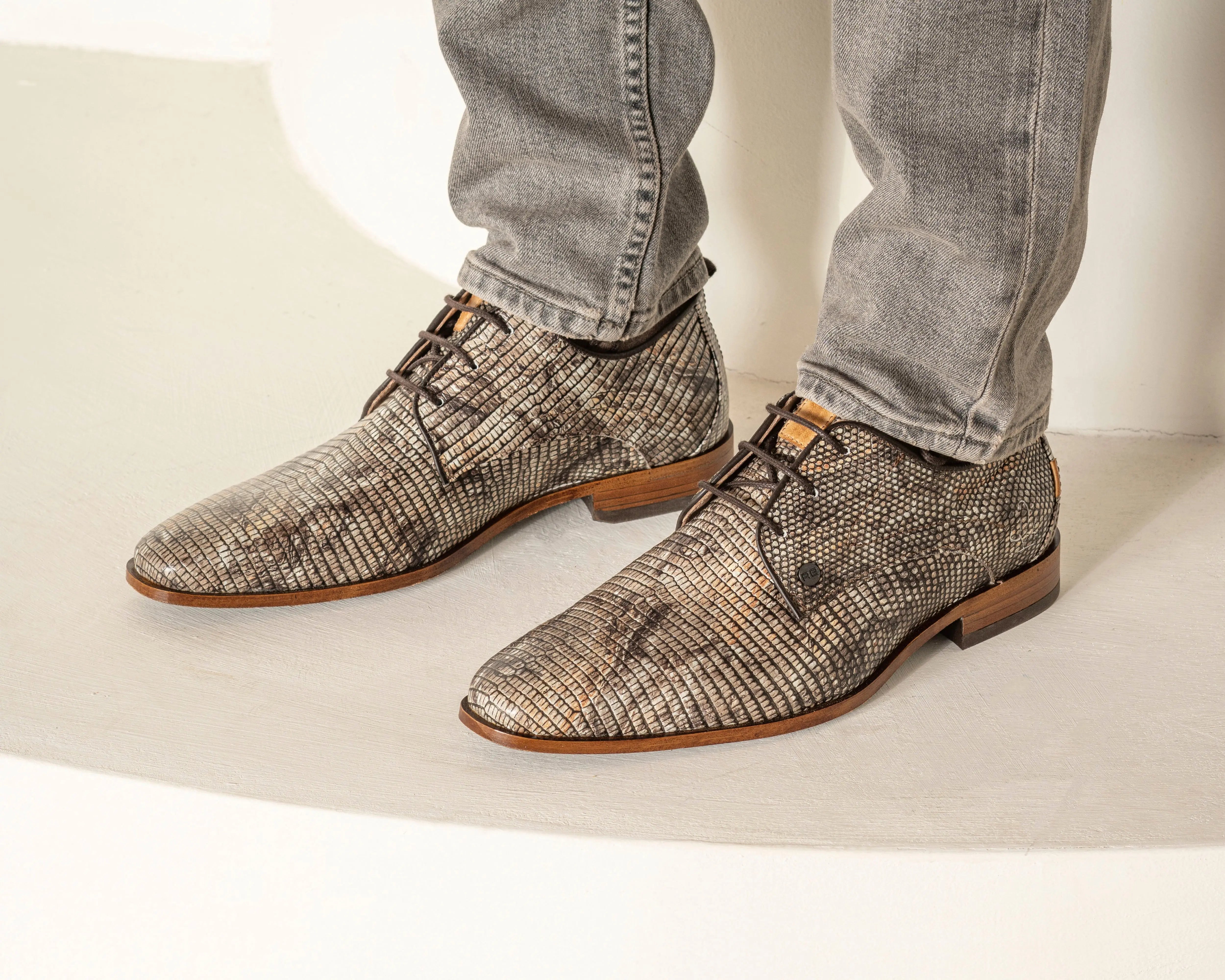 Greg Marble | Zandkleurige nette schoenen REHAB Footwear