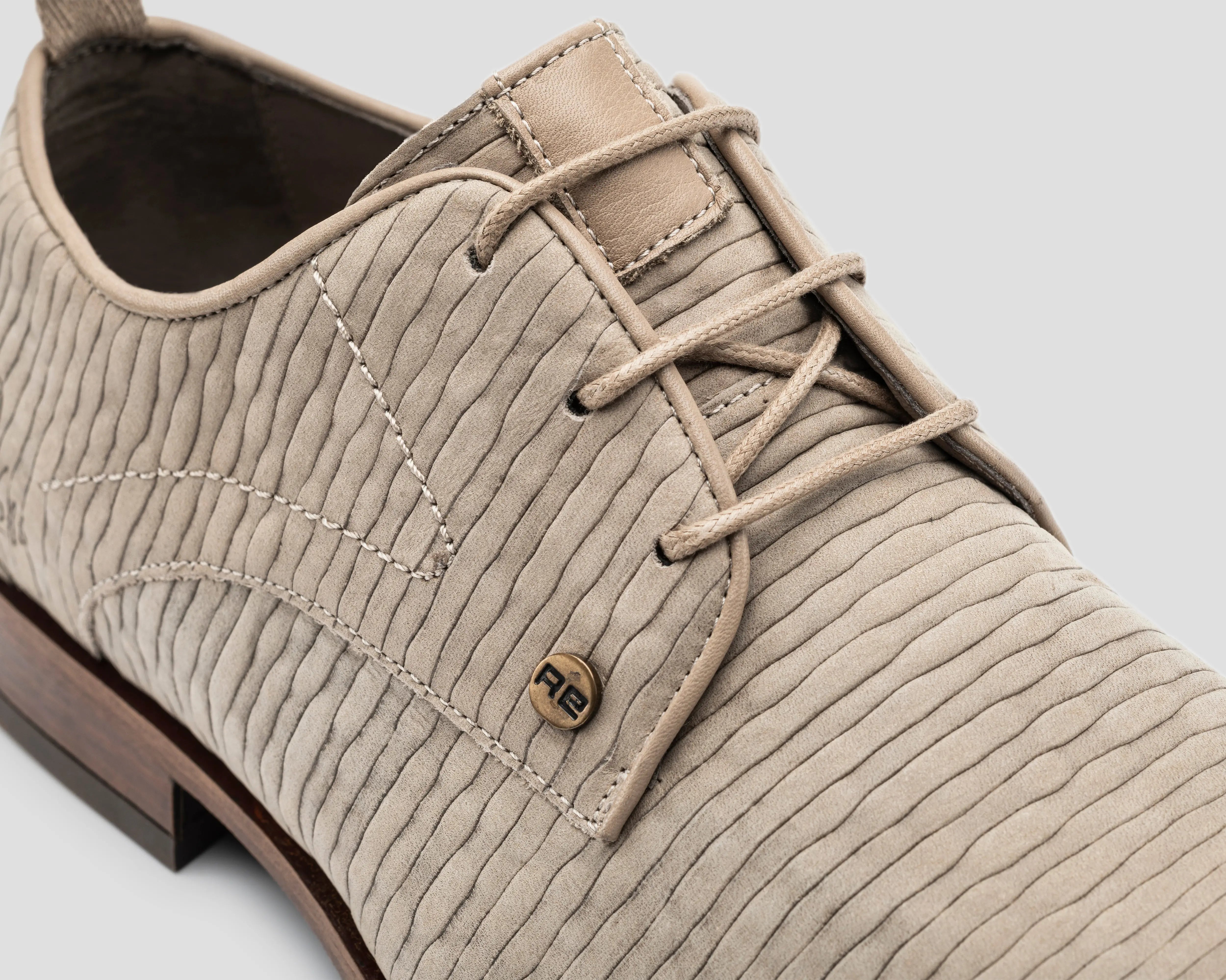 Greg Stones | Zandkleurige nette schoen REHAB Footwear