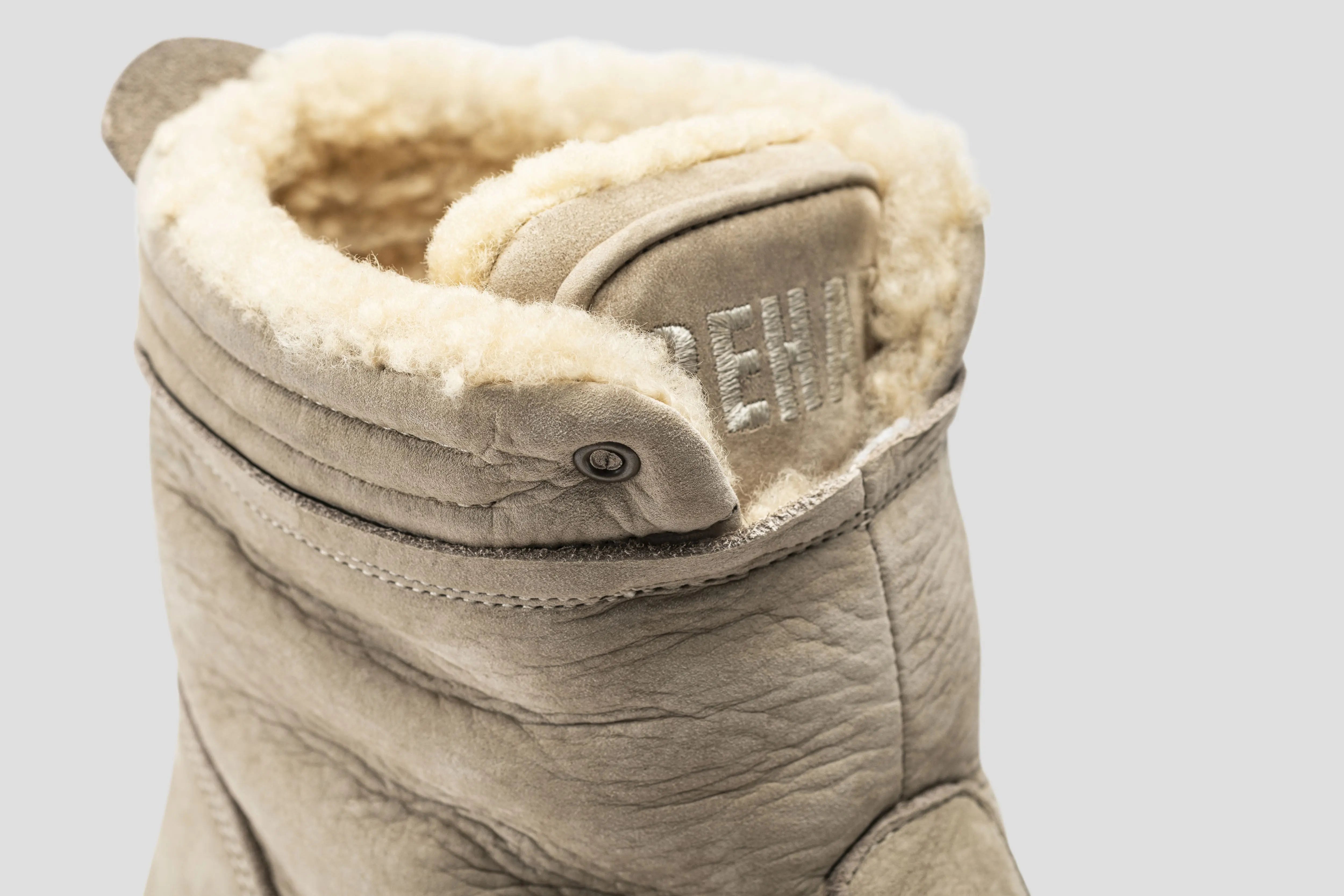 Marvis Nub | Zandkleurige boots met vacht REHAB Footwear